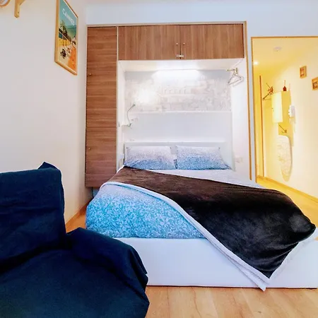 Haliviera - Golden Square, 1min From Apartment