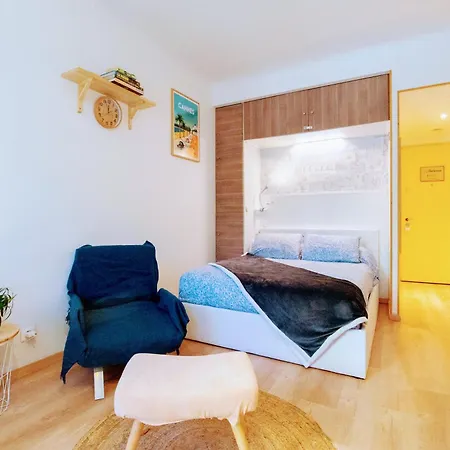 Apartment Haliviera - Golden Square, 1min From