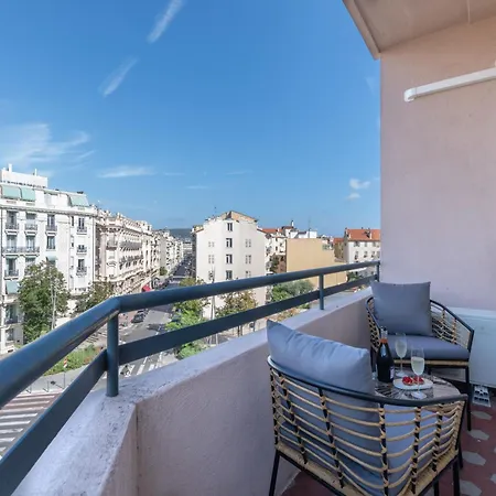 Elegant With Balconies In The Heart Of Hébergement de vacances *