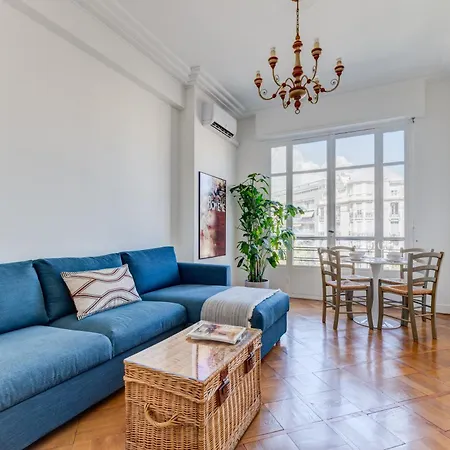 Hébergement de vacances Elegant With Balconies In The Heart Of *
