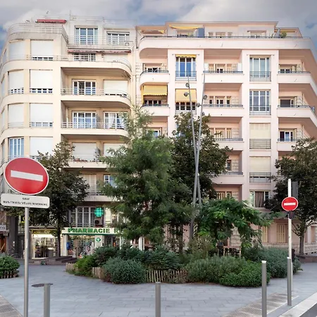 Elegant With Balconies In The Heart Of Hébergement de vacances Nice
