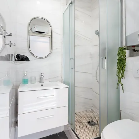 Renting - Bosio - Shelter Place Massena Cours Saleya & Sea Apartment Nice