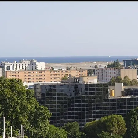 Grand 5 Chambres, 5 Television , 95 M2, Vue Mer, Tramway Sur Place, Gare Train 2 Min, Aeroport 5 Min , Large 5 Bedrooms, 5 Televisions, 95 M2, Sea View, Tram On Site, Train Station 2 Mins, Airport 5 Mins * Nice