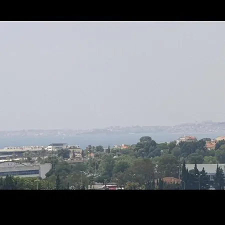 Grand 5 Chambres, 5 Television , 95 M2, Vue Mer, Tramway Sur Place, Gare Train 2 Min, Aeroport 5 Min , Large 5 Bedrooms, 5 Televisions, 95 M2, Sea View, Tram On Site, Train Station 2 Mins, Airport 5 Mins Apartment