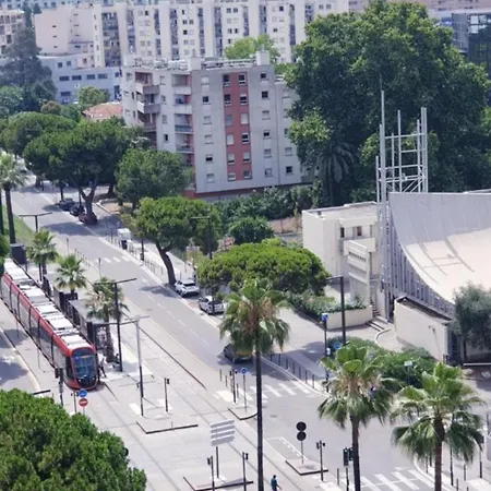 Grand 5 Chambres, 5 Television , 95 M2, Vue Mer, Tramway Sur Place, Gare Train 2 Min, Aeroport 5 Min , Large 5 Bedrooms, 5 Televisions, 95 M2, Sea View, Tram On Site, Train Station 2 Mins, Airport 5 Mins * Nice