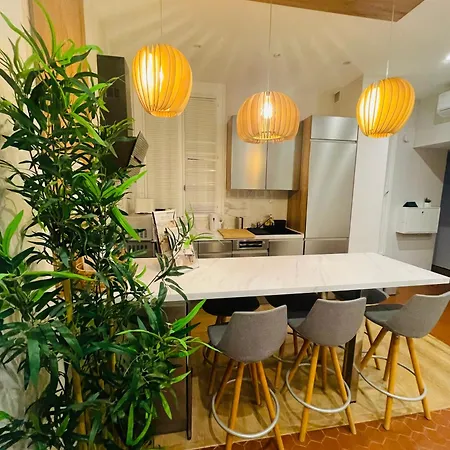 Old Town Place Rossetti Themed 2br Full Air Conditioning Apartment *