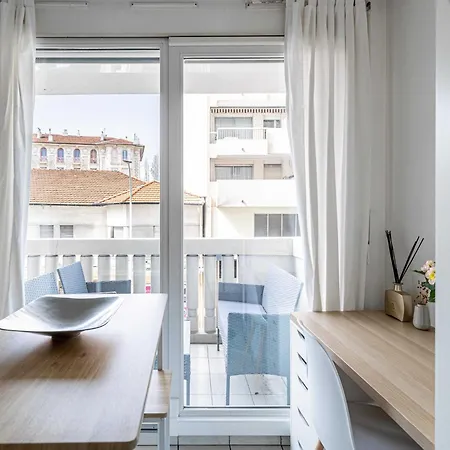 With Balcony & Pool -heart Of Appartement *