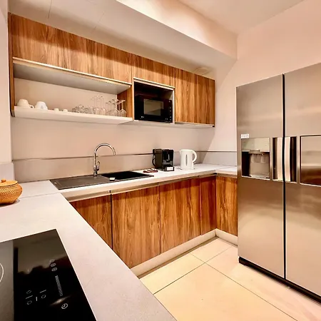 Liberation Center - Private Balcony - 24&7 Reception - Luggage Storage 4* Nice