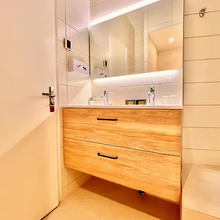 Appart hôtel Liberation Center - Private Balcony - 24&7 Reception - Luggage Storage Nice