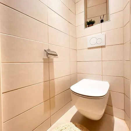 Liberation Center - Private Balcony - 24&7 Reception - Luggage Storage Appart hôtel