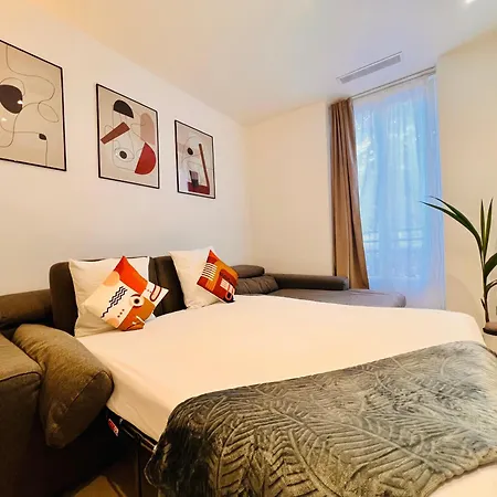 Liberation Center - Private Balcony - 24&7 Reception - Luggage Storage 4* Nice