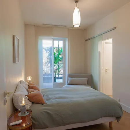 Designer Luxury On Place Garibaldi Apartment