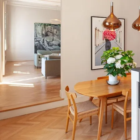 Designer Luxury On Place Garibaldi Apartment *