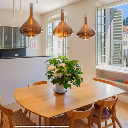 Designer Luxury On Place Garibaldi Apartment