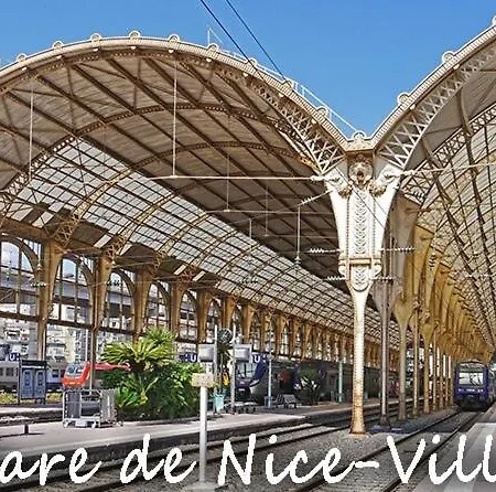 Ancienne Bâtisse En Plein Coeur Du Port Avec Clim Appartement Nice