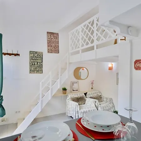 Ancienne Bâtisse En Plein Coeur Du Port Avec Clim Appartement