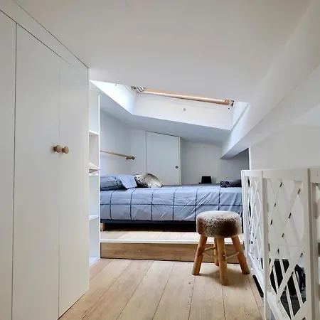 Appartement Ancienne Bâtisse En Plein Coeur Du Port Avec Clim