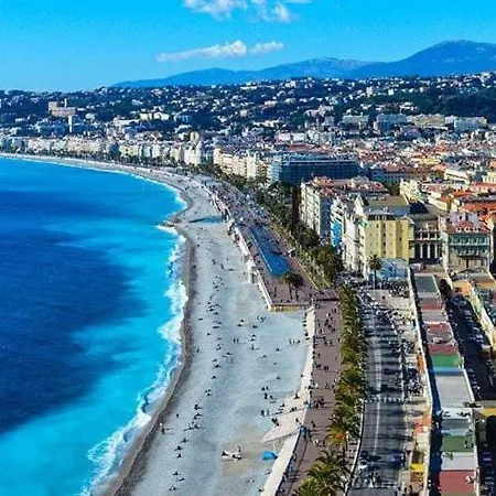 Ancienne Bâtisse En Plein Coeur Du Port Avec Clim Nice