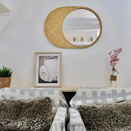 Appartement Ancienne Bâtisse En Plein Coeur Du Port Avec Clim