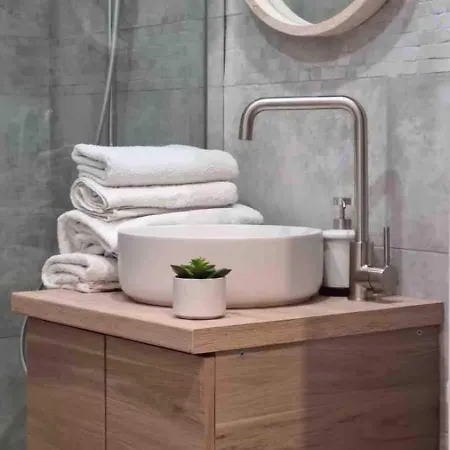 Studette Massena # 1 Apartment *