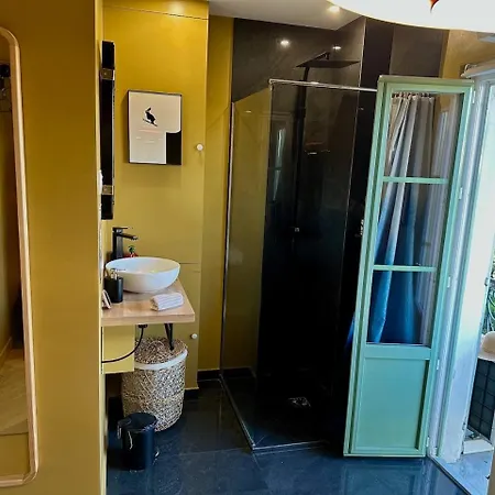2 Chambres, Balcons, Vue Imprenable, Climatisation - Palace Bleu Appartement *