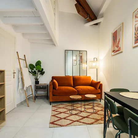 Jolie Duplex Avec Patio Appartement