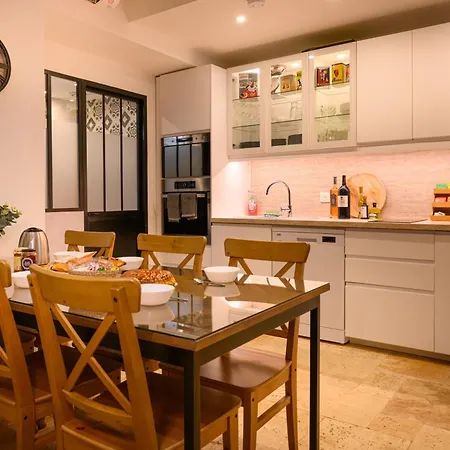 Magnifique Au Centre-ville De Appartement *