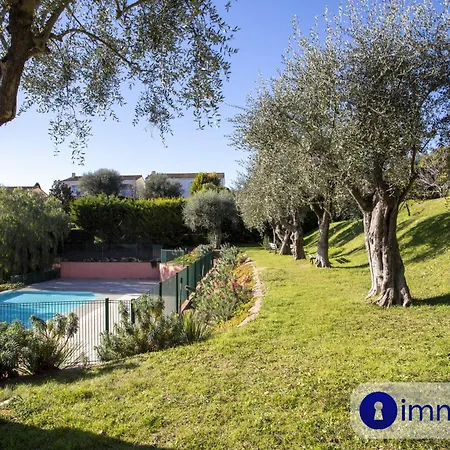 Holiday home House In With Swimming Pool