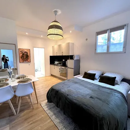 Joli 2 Pièces Avec Terrasse, Proche