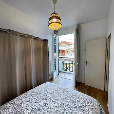 Appartement Joli 2 Pièces Avec Terrasse, Proche