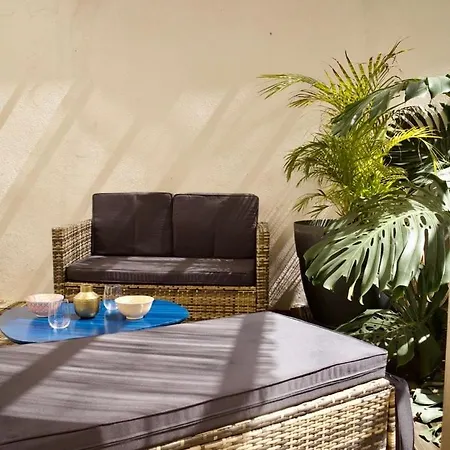 Appartement With Big Terrace Full Center With Air Conditioning