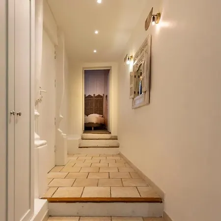 Proche Du Cours Saleya Et De La Plage, Dans Le Vieux Nice, Spacieux Et Climatise Apartment Nice
