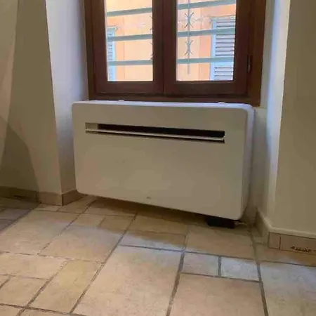 Proche Du Cours Saleya Et De La Plage, Dans Le Vieux Nice, Spacieux Et Climatise Apartment Nice