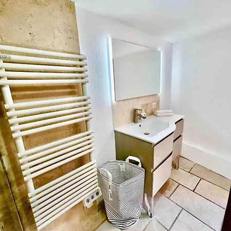 Proche Du Cours Saleya Et De La Plage, Dans Le Vieux Nice, Spacieux Et Climatise Apartment *