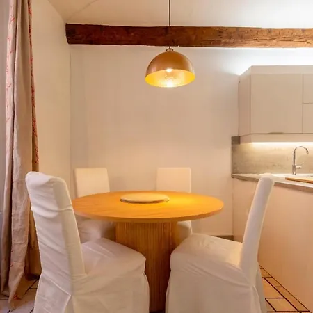 Proche Du Cours Saleya Et De La Plage, Dans Le Vieux Nice, Spacieux Et Climatise Apartment Nice