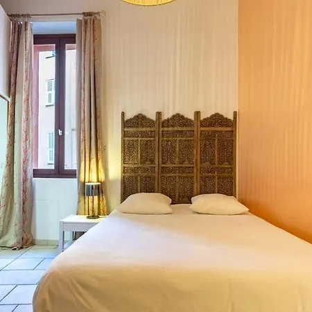Proche Du Cours Saleya Et De La Plage, Dans Le Vieux Nice, Spacieux Et Climatise Apartment *