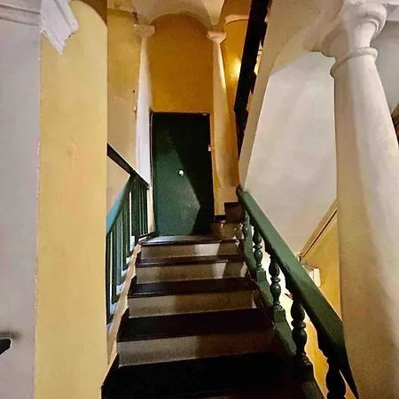 Apartment Proche Du Cours Saleya Et De La Plage, Dans Le Vieux Nice, Spacieux Et Climatise