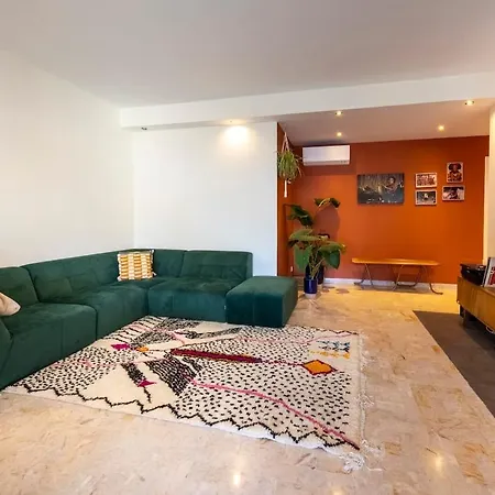 Spacious And Pleasant 3 Bedroom Flat Nice
