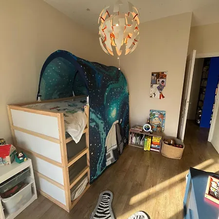 Apartment Spacious And Pleasant 3 Bedroom Flat *