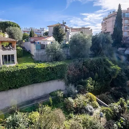 Apartment Spacious And Pleasant 3 Bedroom Flat *