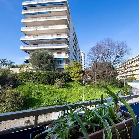 Apartment Spacious And Pleasant 3 Bedroom Flat *