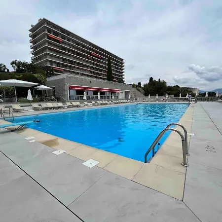 Appartement Beautiful Pool & Garage View *