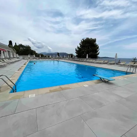 Beautiful Pool & Garage View Appartement