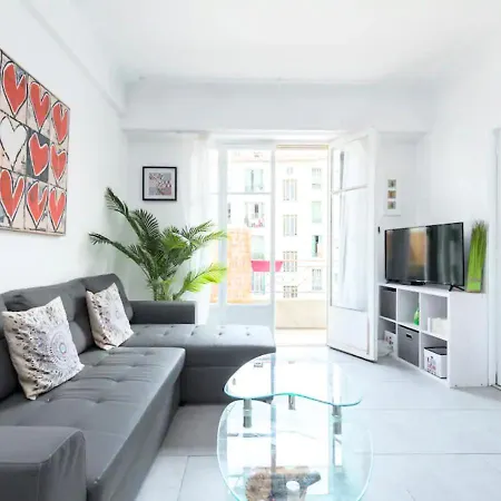 Beautiful & Spacious 2 Bed Near Center Appartement