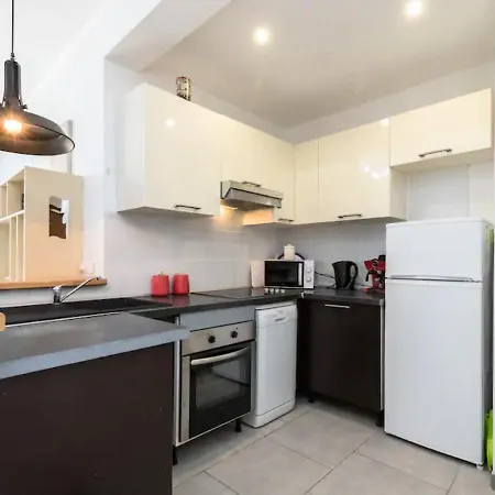 Beautiful & Spacious 2 Bed Near Center Appartement *