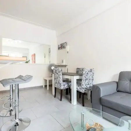 Beautiful & Spacious 2 Bed Near Center Appartement *