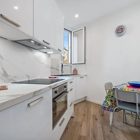 Appartement Renting - Honore - Elegant Near Promenade Des