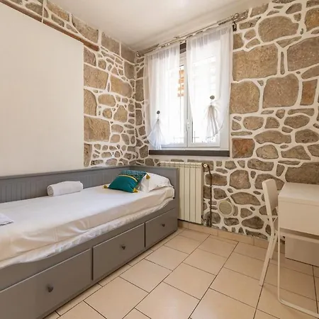 Hébergement de vacances Maison De Familiale, 5 Chambres, Terrasse, à 20 Minutes Du Centre *