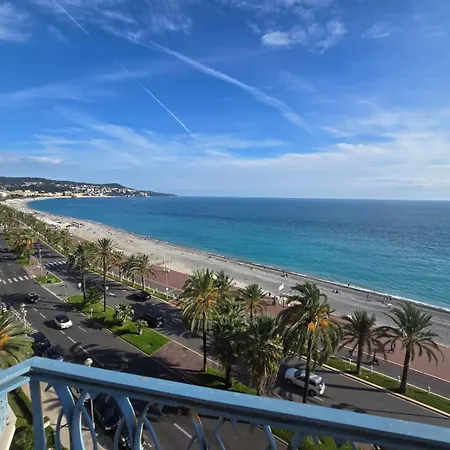 Apartment With Sea View *