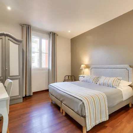 Lepante Hotel 2*